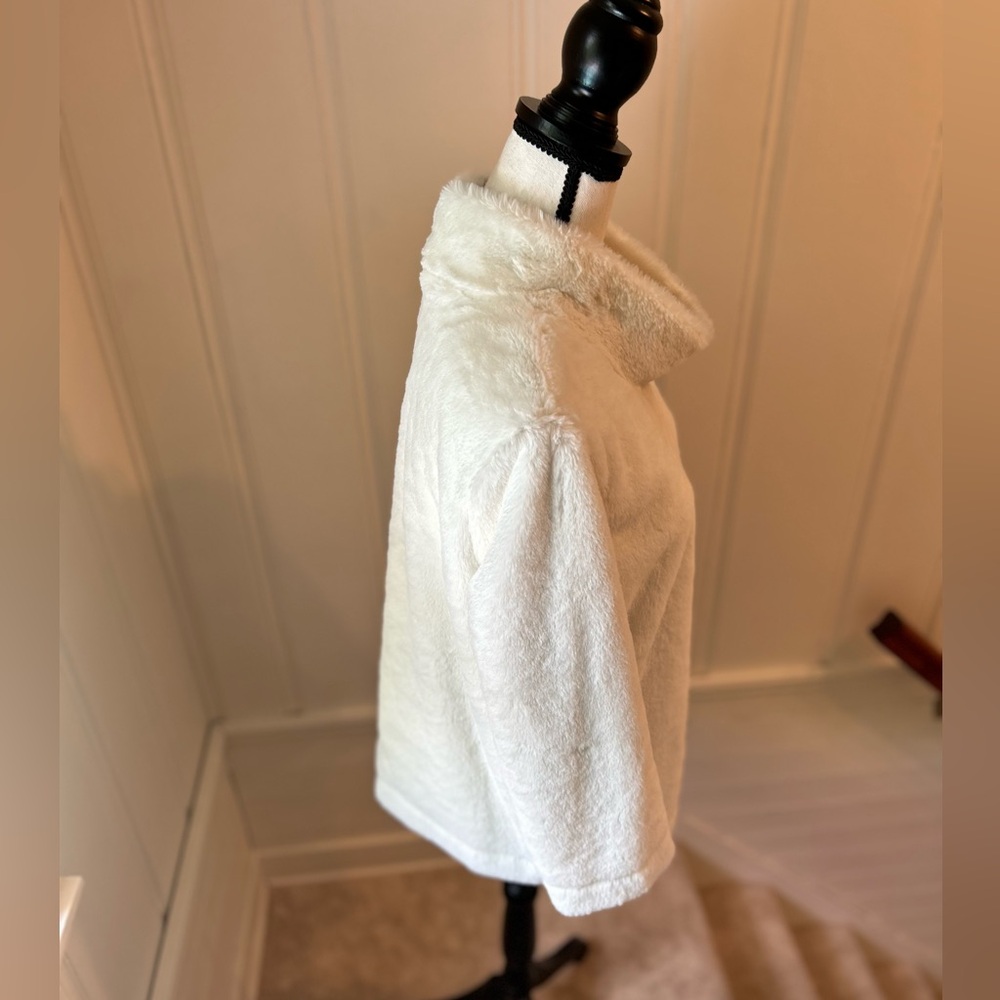 Banana Republic soft 3/4 sleeve cream sweatshirt - Picture 3 of 8